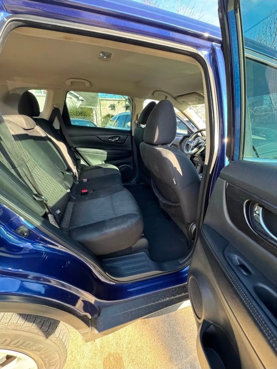 Additional photo of vehicle.