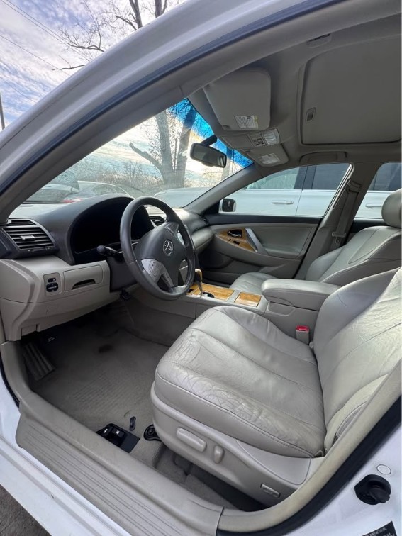 Additional photo of vehicle.