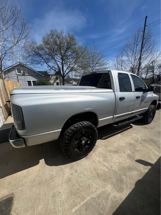 Additional photo of vehicle.