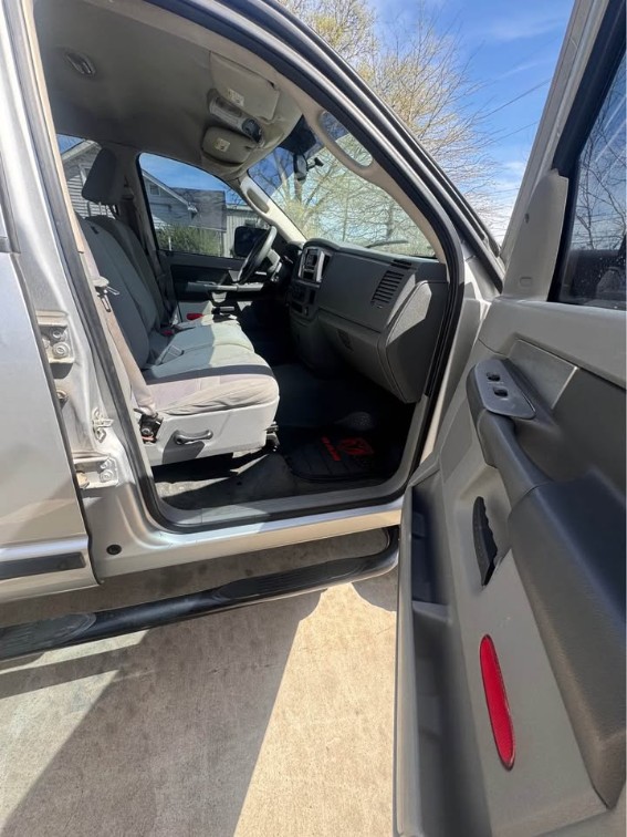 Additional photo of vehicle.
