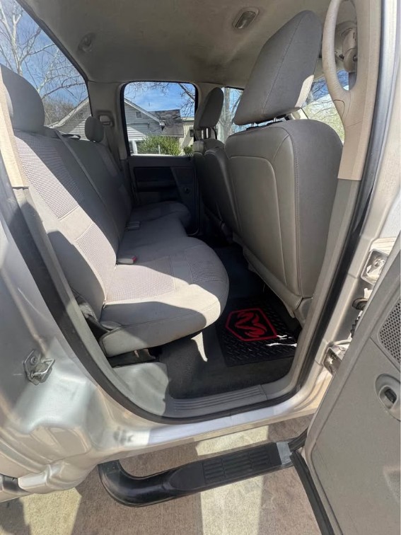 Additional photo of vehicle.