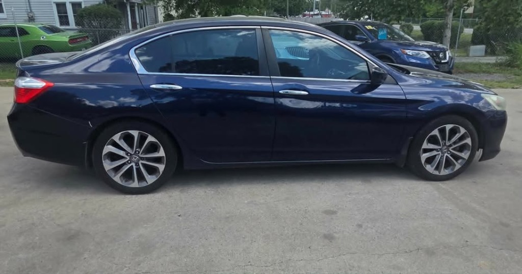Additional photo of vehicle.
