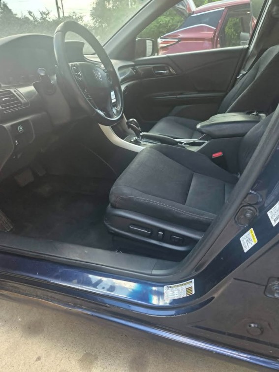 Additional photo of vehicle.