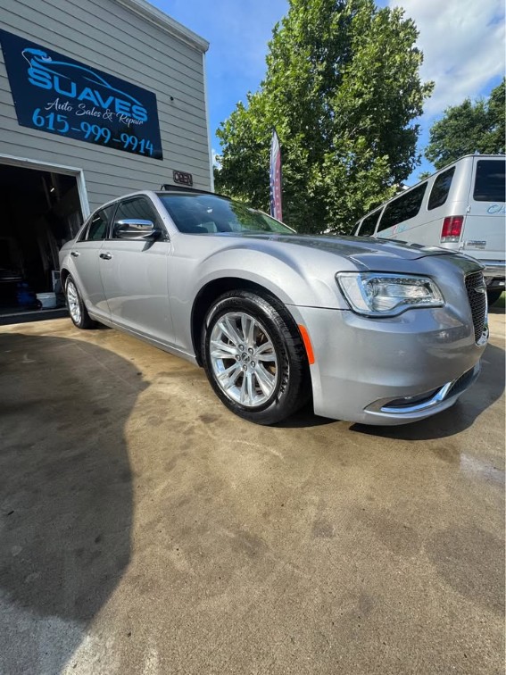 2016 Chrysler 300 C - Photo 2