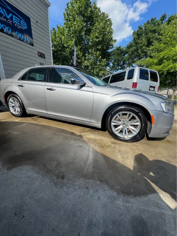 2016 Chrysler 300 C - Photo 3