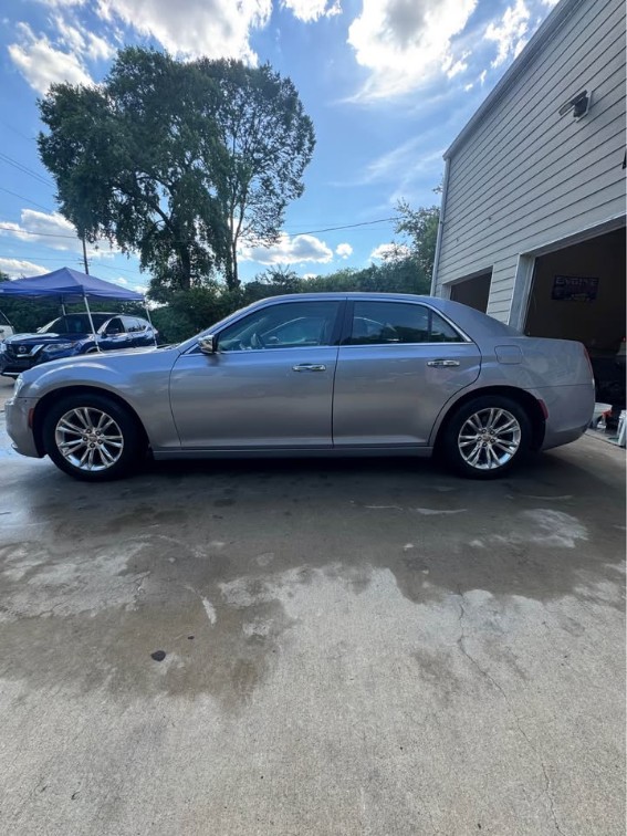 2016 Chrysler 300 C - Photo 6