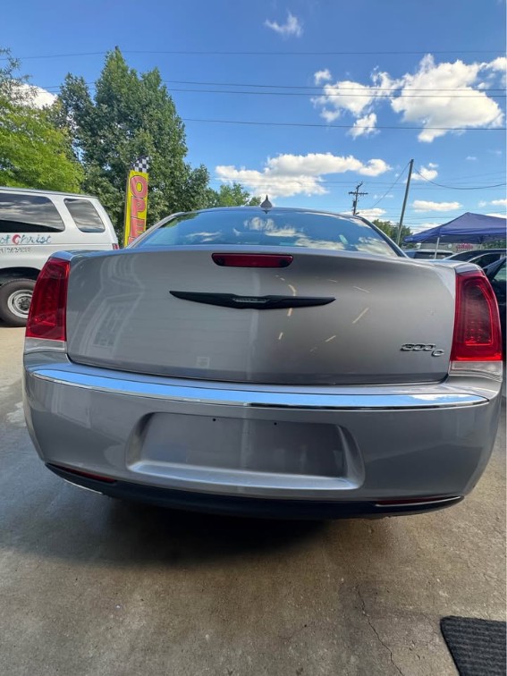 2016 Chrysler 300 C - Photo 7