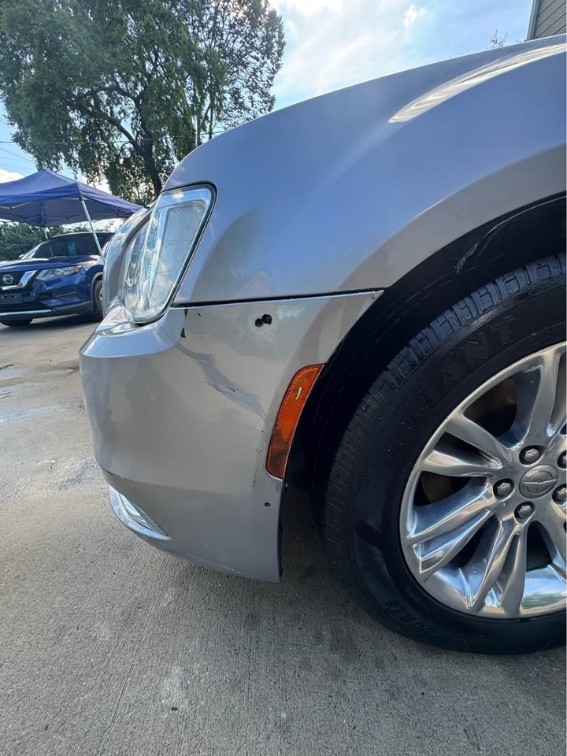 2016 Chrysler 300 C - Photo 10