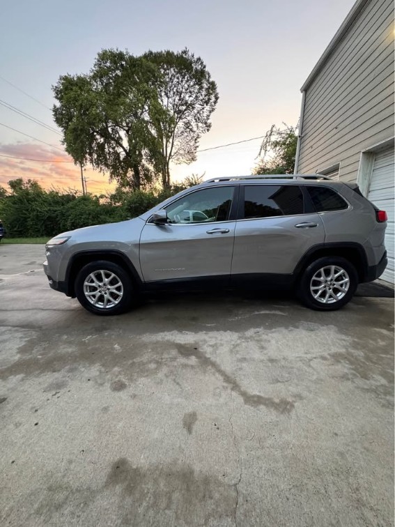 Additional photo of vehicle.