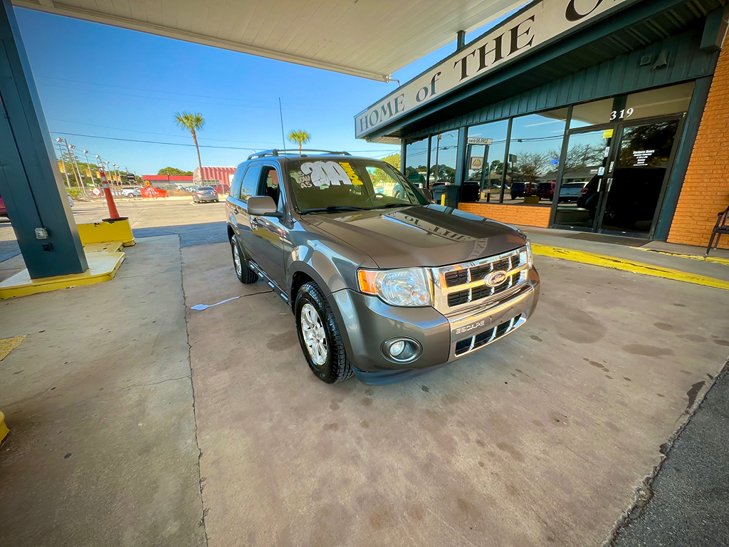 2010 Ford Escape Limited's photo