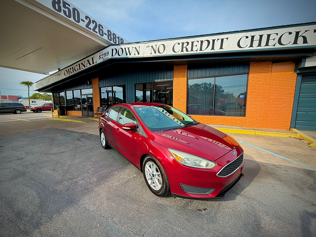 2017 Ford Focus SE's photo