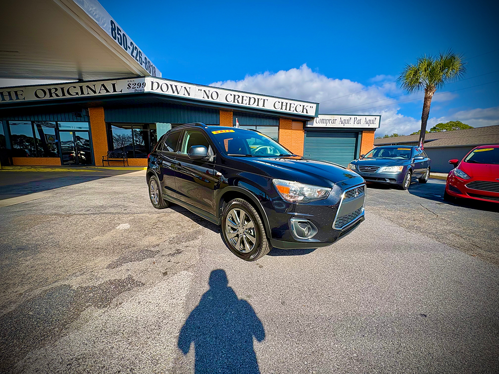 2013 Mitsubishi Outlander Sport LE's photo