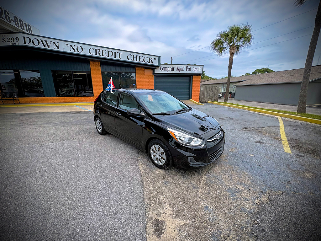 2016 Hyundai Accent SE 5-Door 6-Speed Automatic's photo