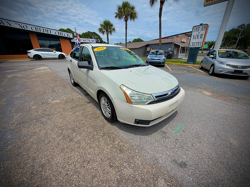 2010 Ford Focus SE's photo