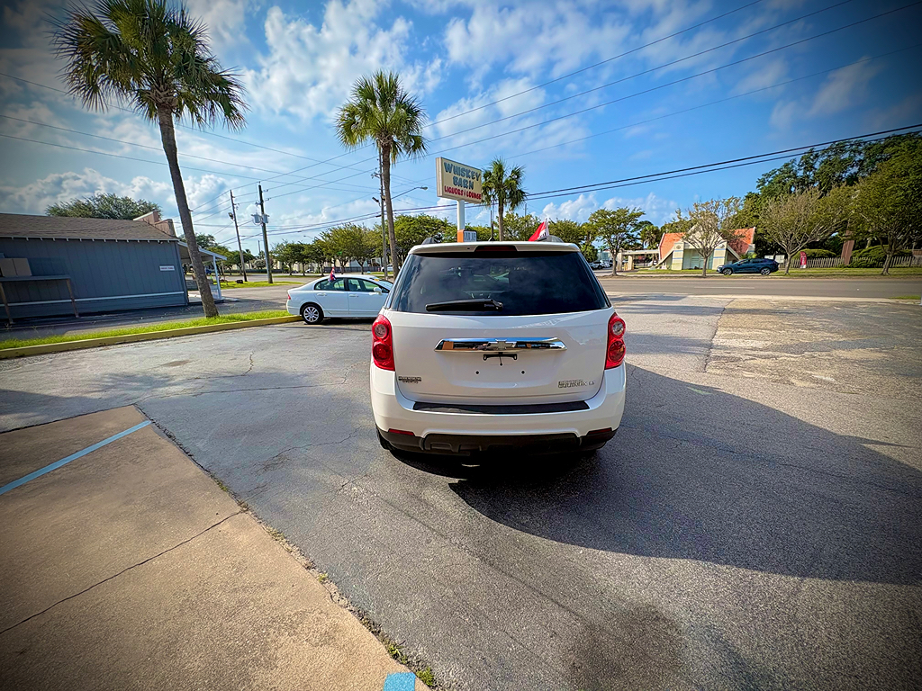 Additional photo of vehicle.