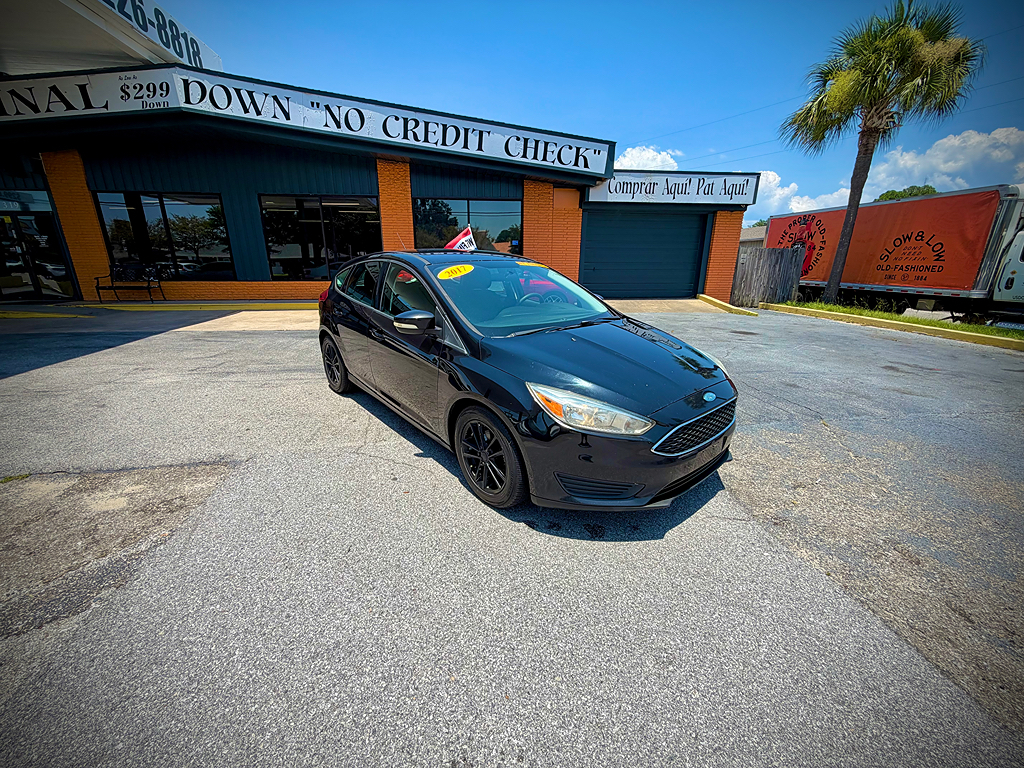 2017 Ford Focus 5 Door Hatch SE's photo