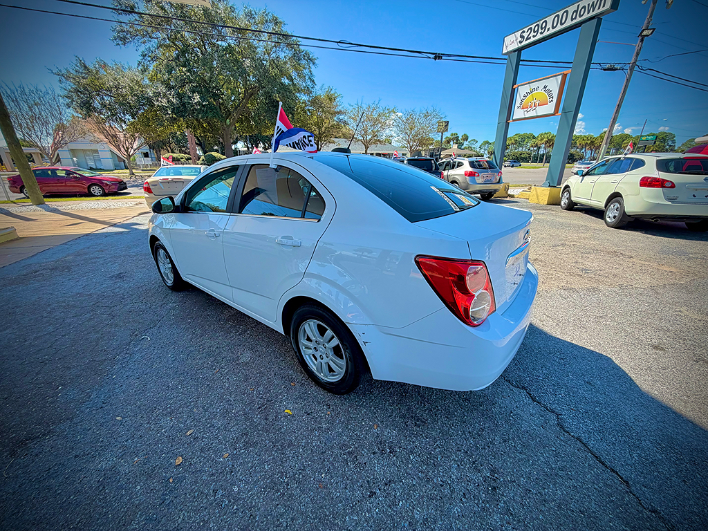 Additional photo of vehicle.