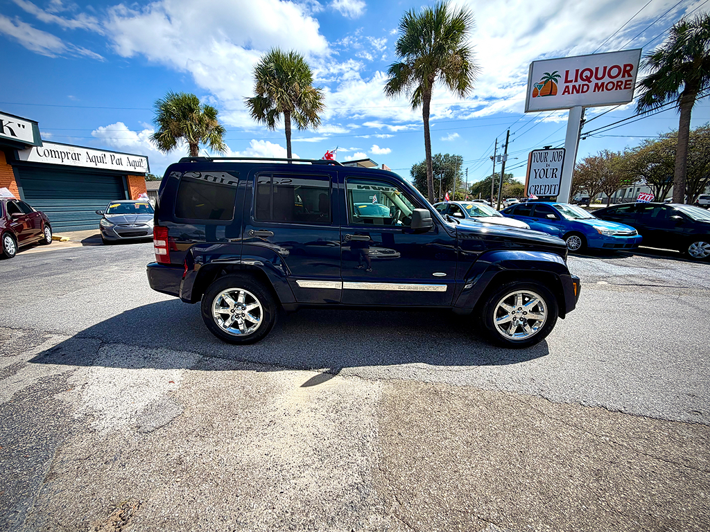 Additional photo of vehicle.
