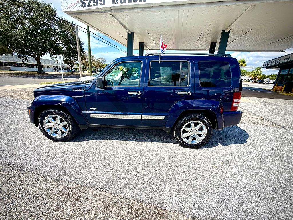 Additional photo of vehicle.