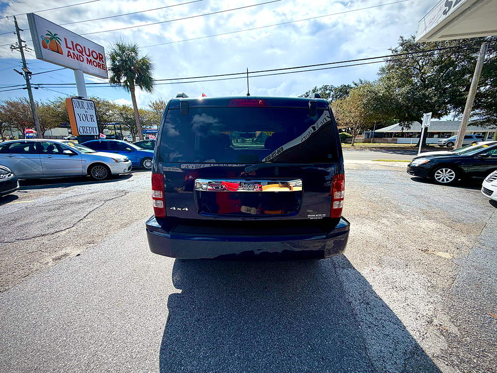 Additional photo of vehicle.