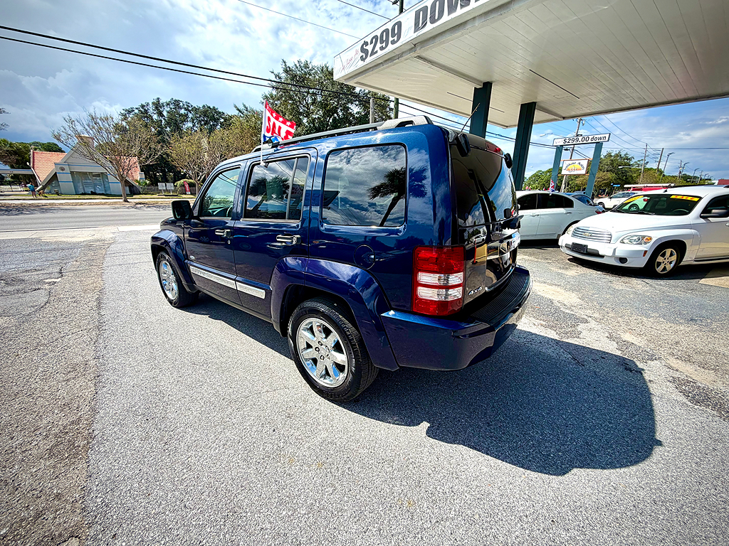 Additional photo of vehicle.