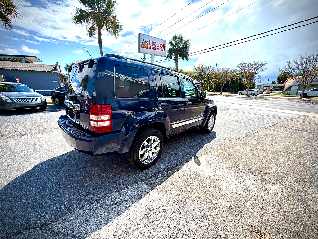 Additional photo of vehicle.