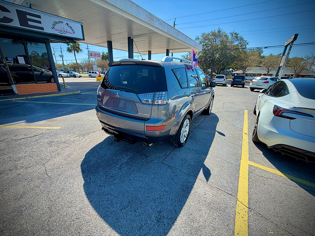 Additional photo of vehicle.