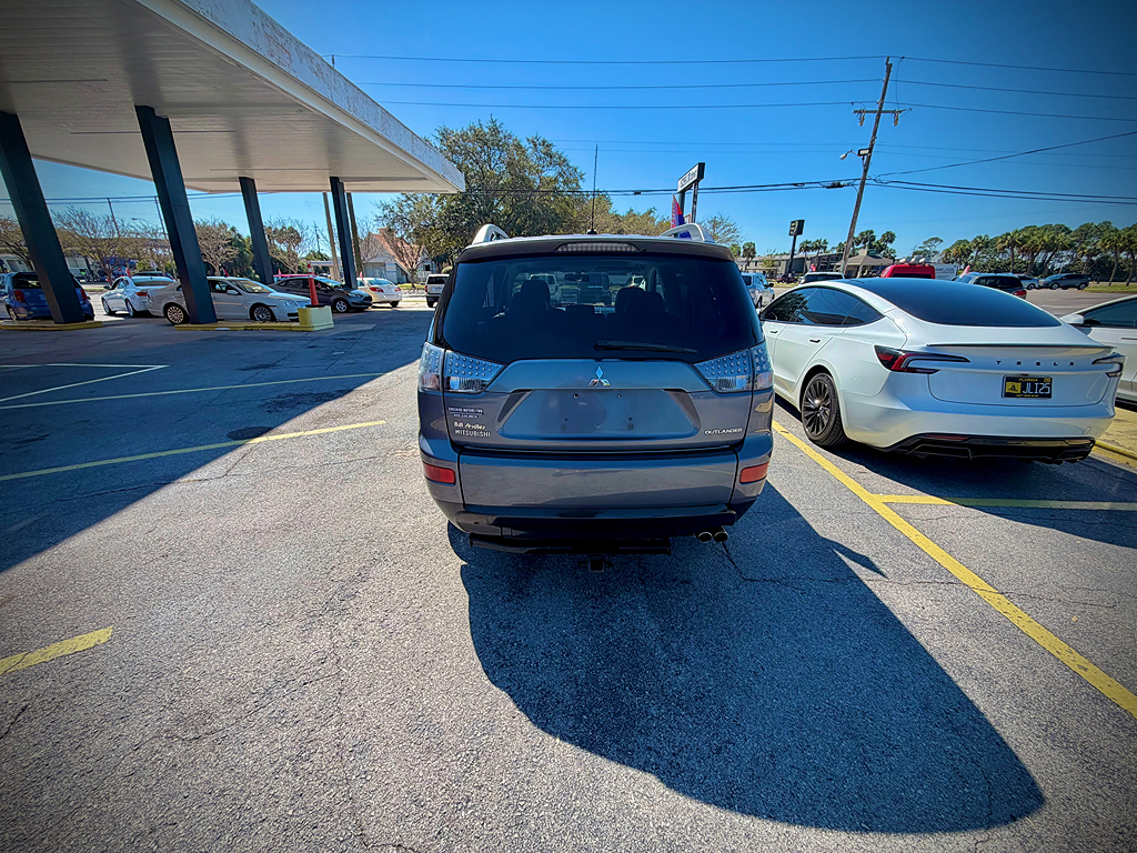 Additional photo of vehicle.