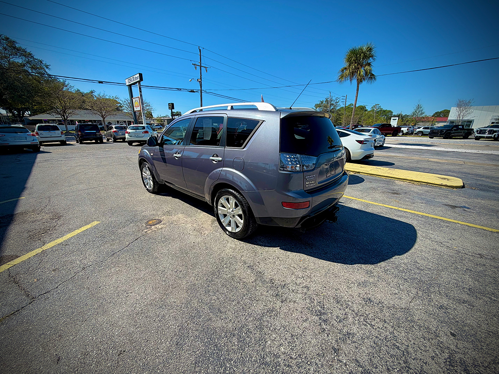 Additional photo of vehicle.