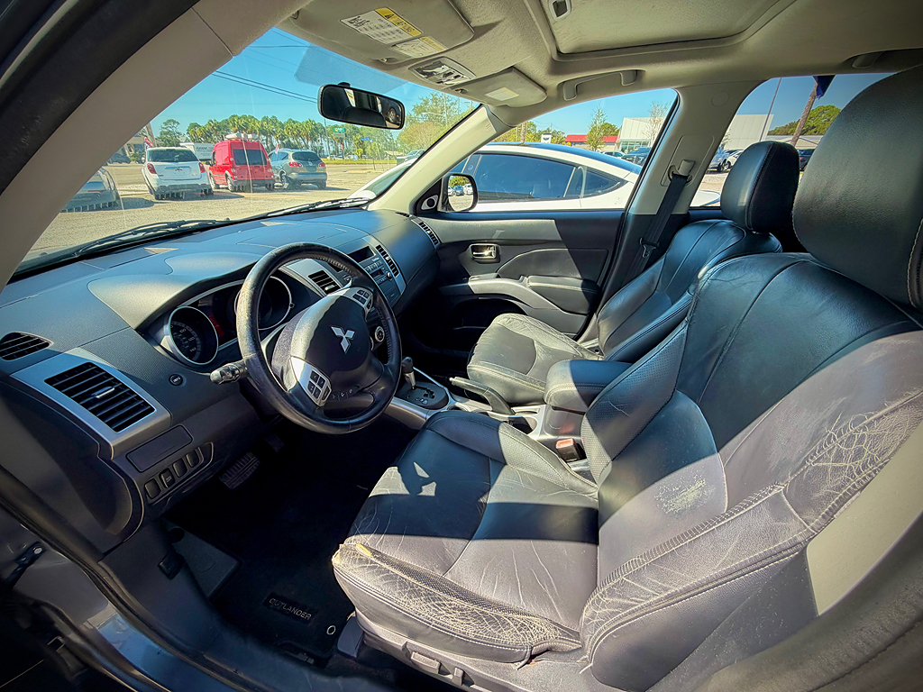 Additional photo of vehicle.