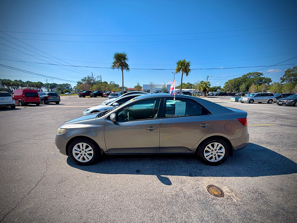 Additional photo of vehicle.