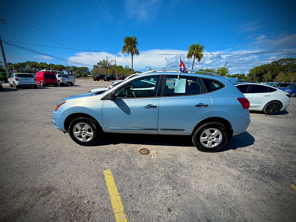 Additional photo of vehicle.