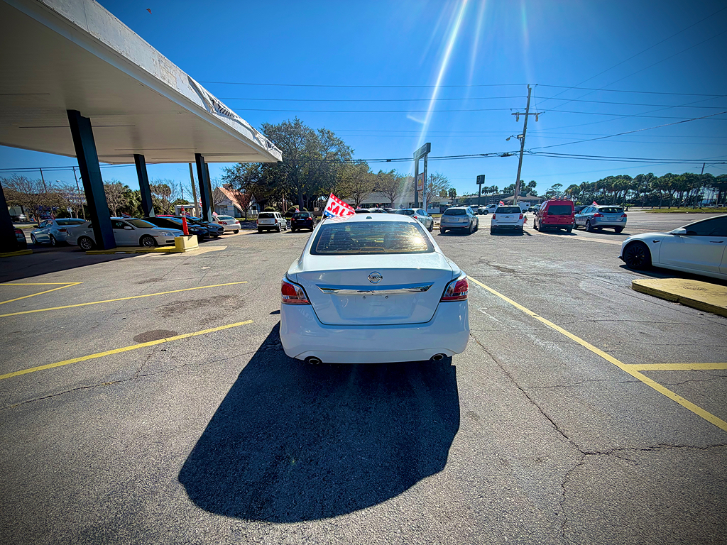 Additional photo of vehicle.