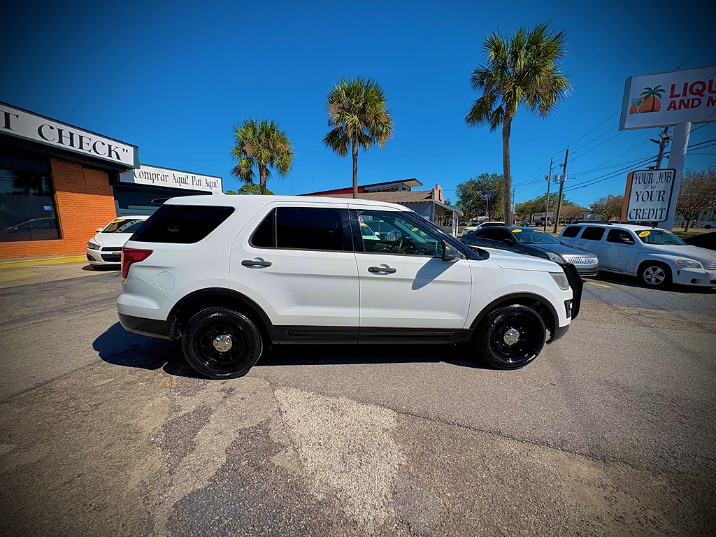 Additional photo of vehicle.