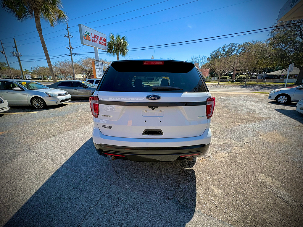 Additional photo of vehicle.