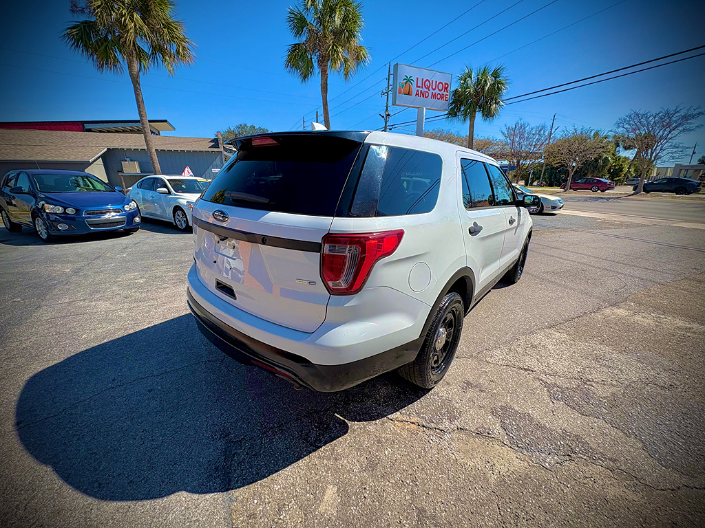 Additional photo of vehicle.