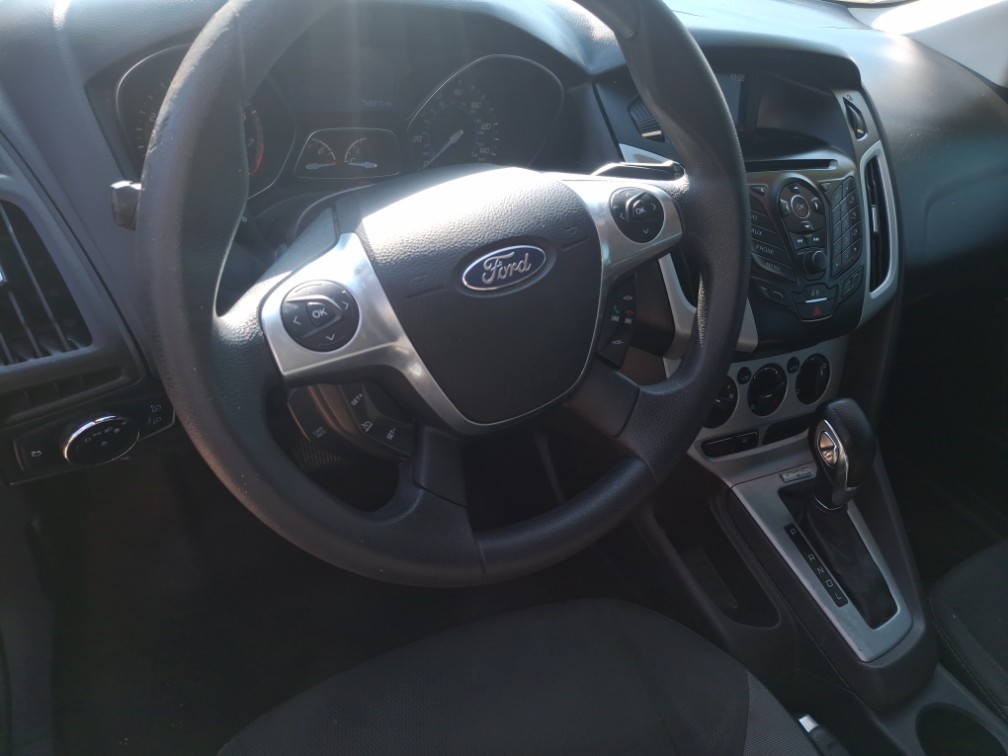 2013 Ford Focus SE's photo
