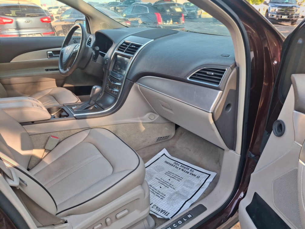 Additional photo of vehicle.