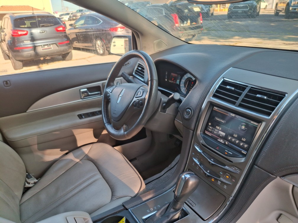 Additional photo of vehicle.