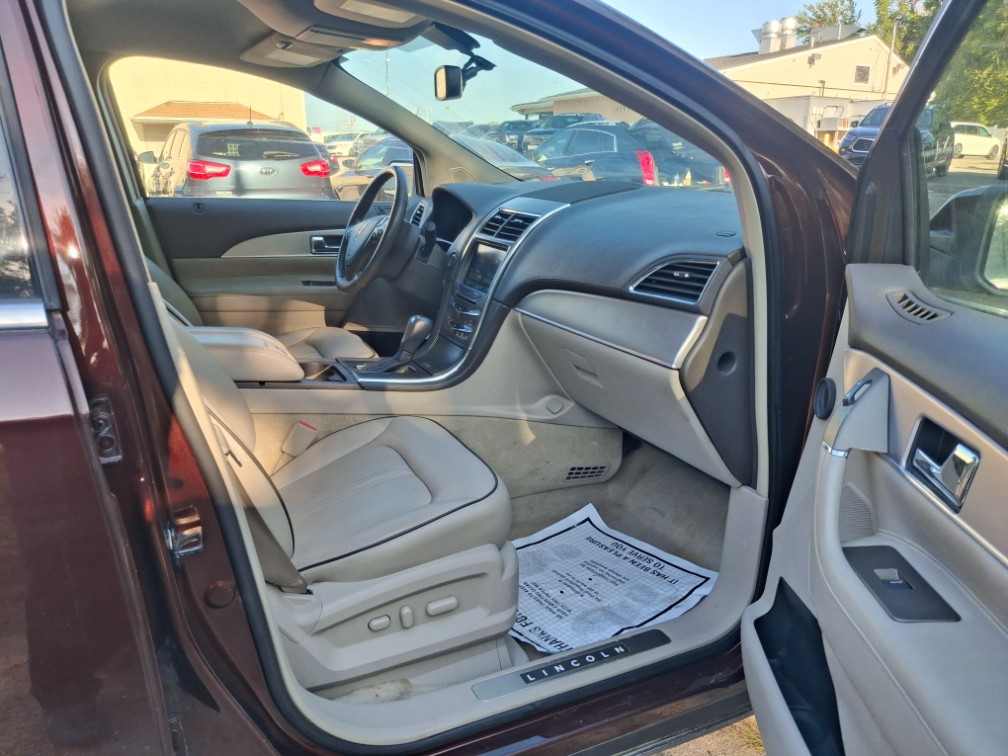 Additional photo of vehicle.