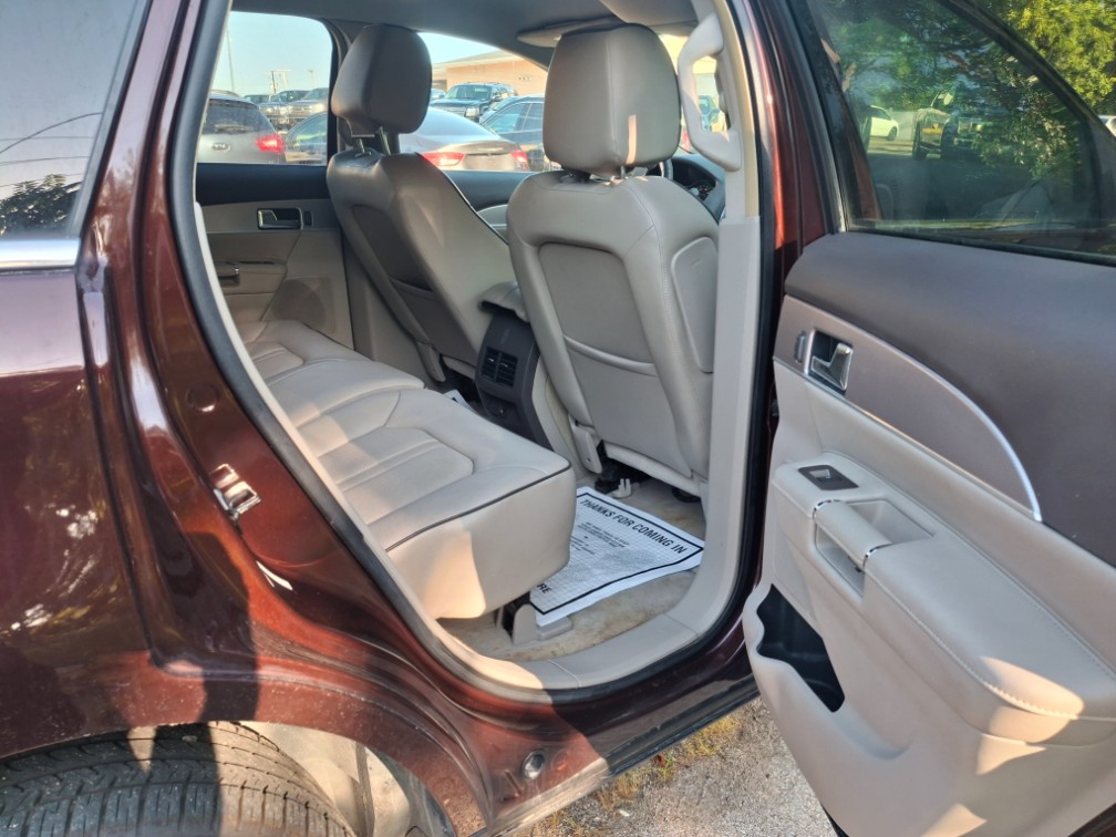 Additional photo of vehicle.