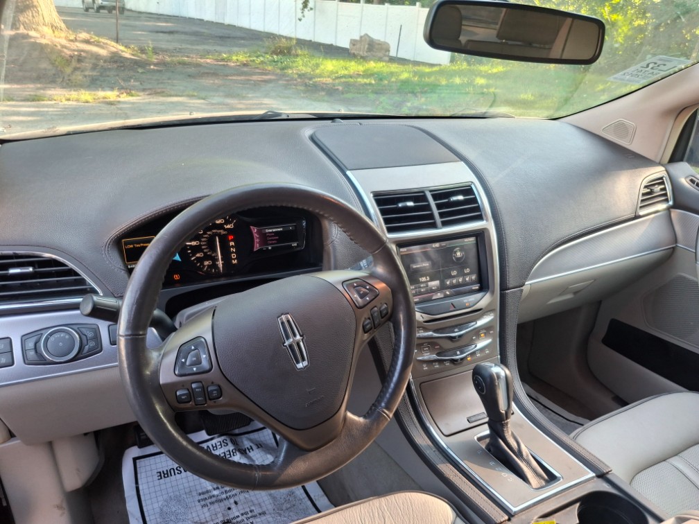 Additional photo of vehicle.