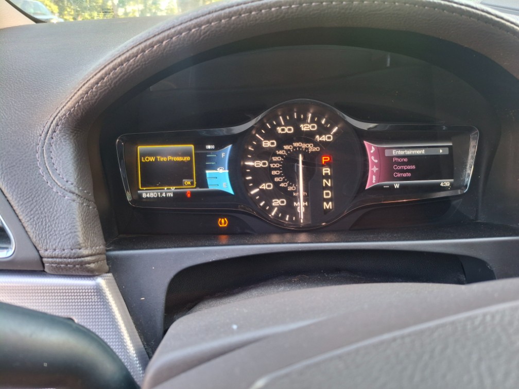 Additional photo of vehicle.