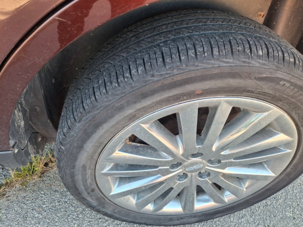 Additional photo of vehicle.