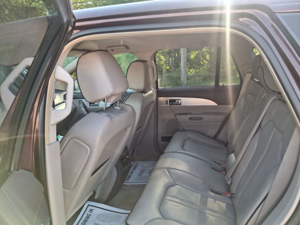 Additional photo of vehicle.