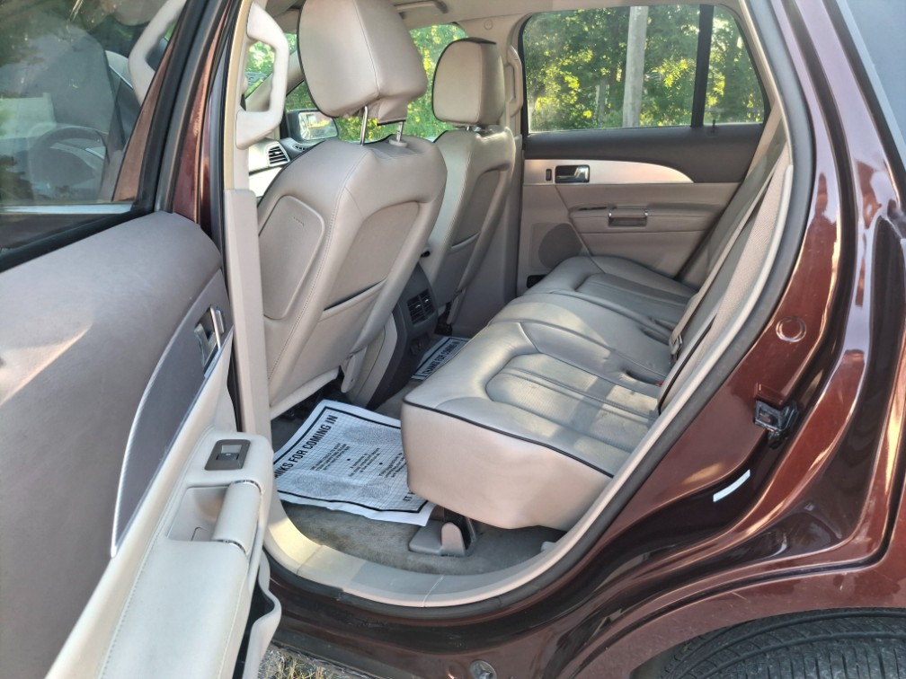 Additional photo of vehicle.