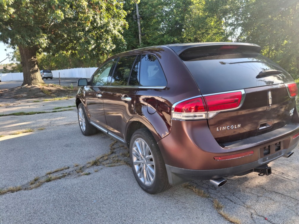 Additional photo of vehicle.