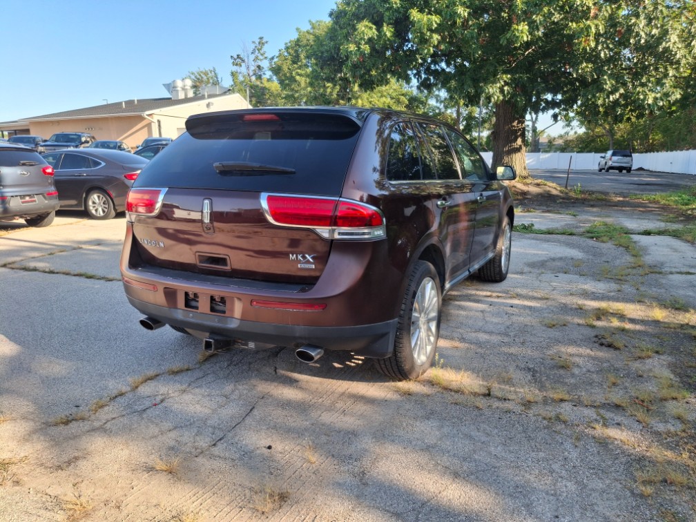 Additional photo of vehicle.