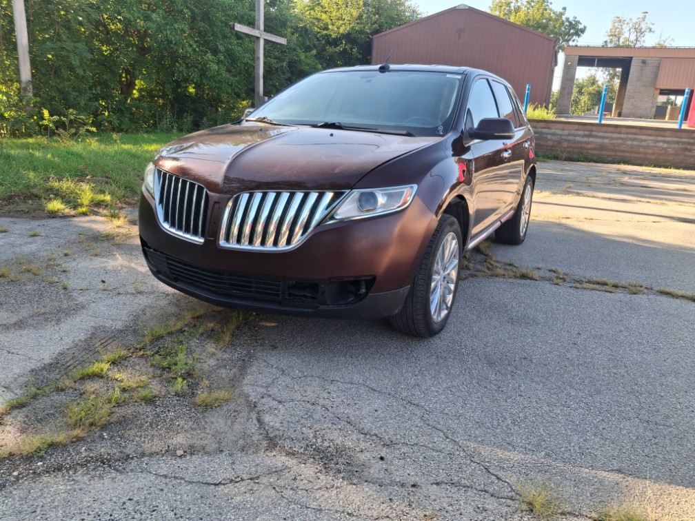 Additional photo of vehicle.