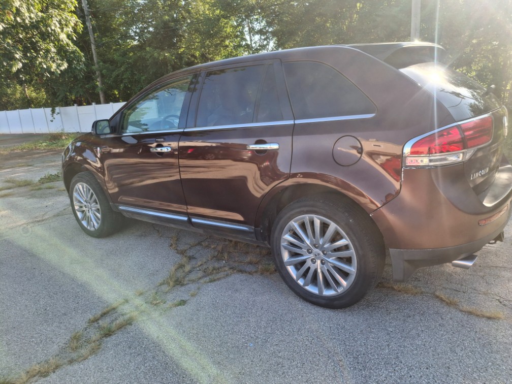 Additional photo of vehicle.